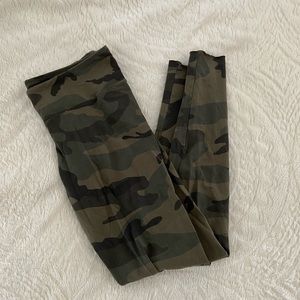Aritzia camo leggings